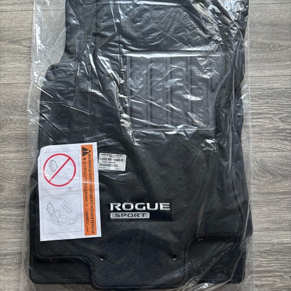 2018-2022 OEM Nissan Rogue Sport Black Carpet Floor Mats 4 Pcs T99E2- 6MA0B NEW - Picture 2 of 5
